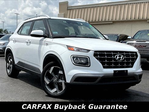 Used 2025 Hyundai Venue SEL FWD image 3