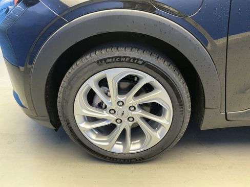 New 2027 Chevrolet Bolt LT w/ Comfort Package FWD image 7