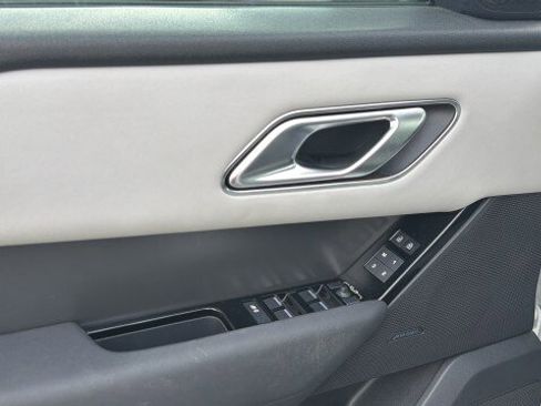 Used 2025 Land Rover Range Rover Velar Dynamic SE image 21