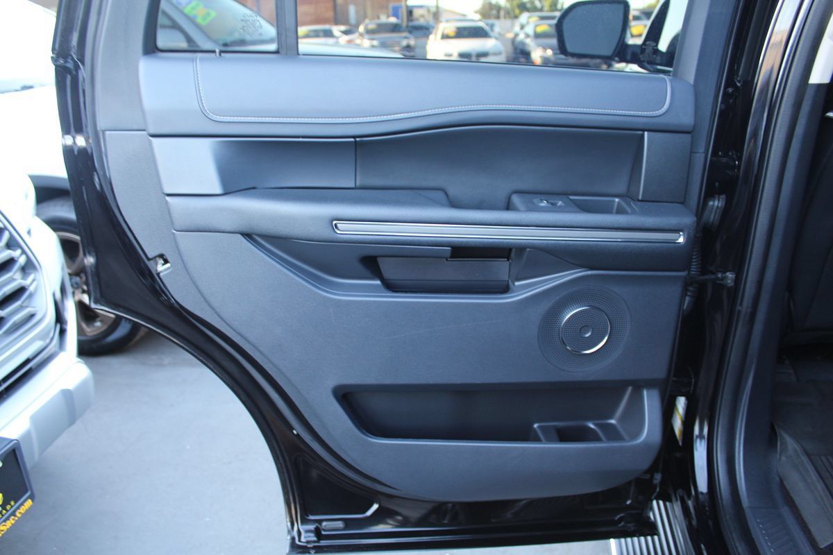 Used 2022 Ford Expedition XLT AWD/4WD image 25