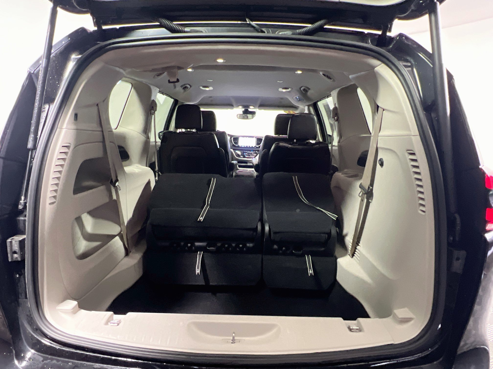 Used 2023 Chrysler Pacifica Touring-L FWD image 33