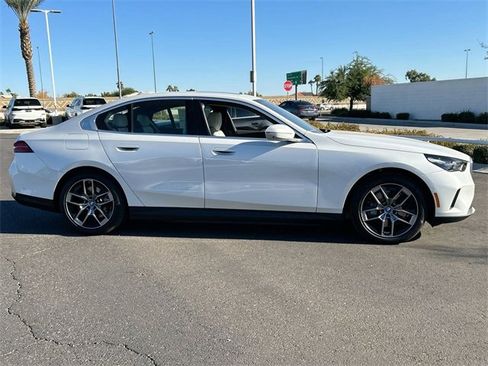 Certified 2025 BMW i5 eDrive40i w/ Premium Package image 5