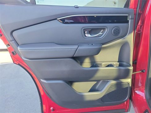 New 2025 Honda Pilot Touring image 15