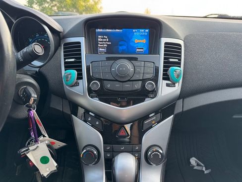 Used 2014 Chevrolet Cruze LT FWD image 2