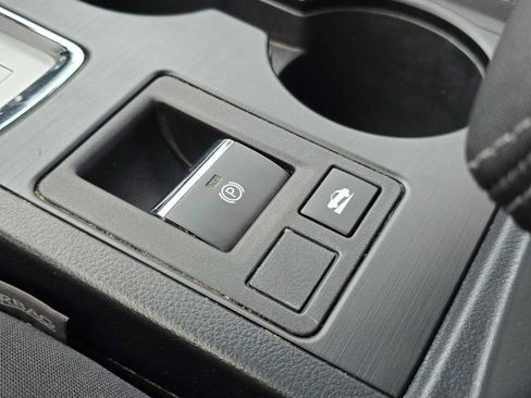 Used 2015 Subaru Legacy 2.5i Premium image 34