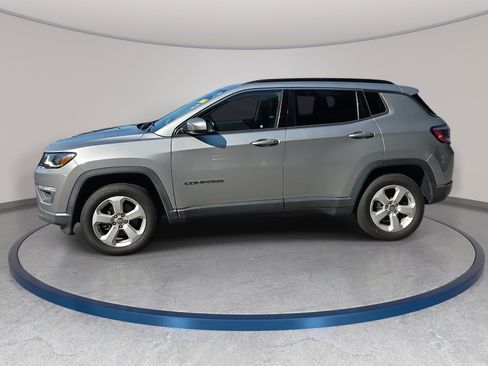 Used 2018 Jeep Compass Latitude w/ Popular Equipment Group AWD/4WD image 3