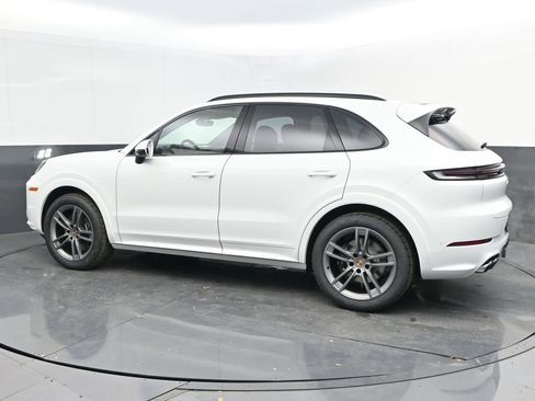 New 2025 Porsche Cayenne image 2