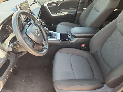 Used 2025 Toyota RAV4 XLE FWD image 21