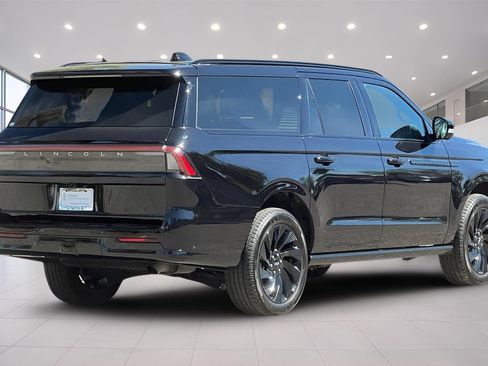 Used 2025 Lincoln Navigator L Reserve w/ Jet Appearance Package AWD/4WD image 4