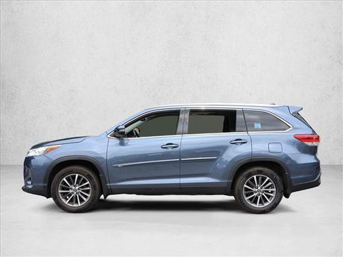 Used 2019 Toyota Highlander XLE AWD/4WD image 8
