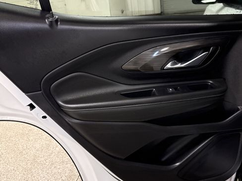 Used 2024 GMC Terrain SLE image 8