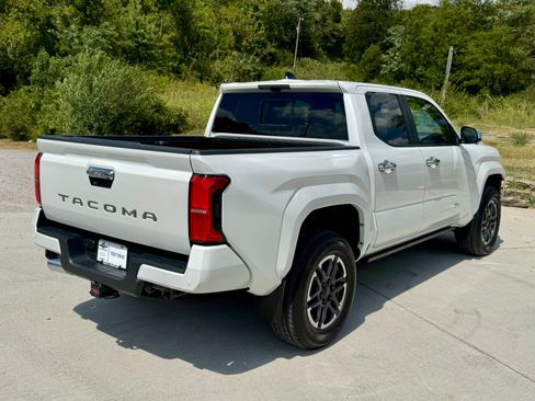 Used 2025 Toyota Tacoma Limited AWD/4WD image 3