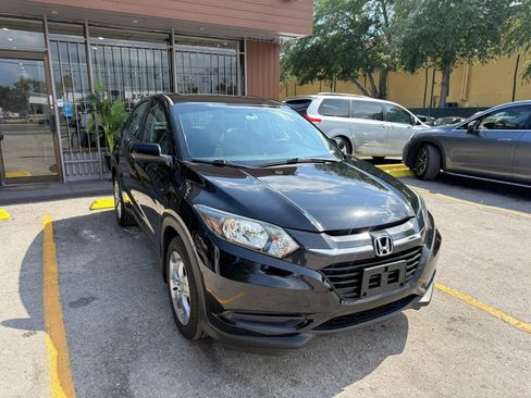 Used 2018 Honda HR-V LX image 3