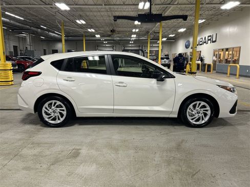 Certified 2025 Subaru Impreza 2.0i image 9