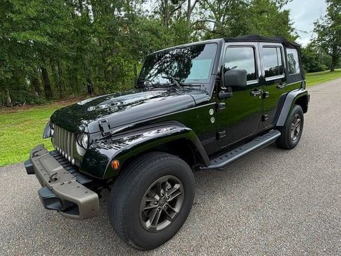 Used 2017 Jeep Wrangler Unlimited Sahara AWD/4WD image 6