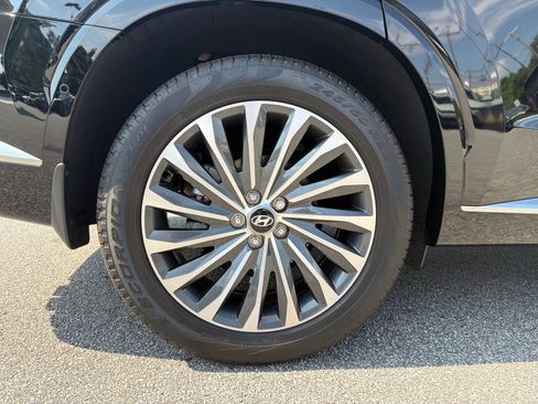 Certified 2025 Hyundai Palisade Calligraphy FWD image 17