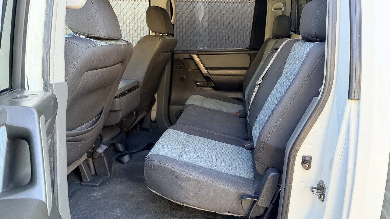 Used 2005 Nissan Titan SE AWD/4WD image 13