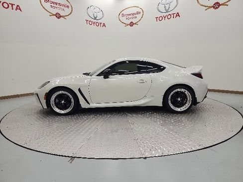 Used 2023 Toyota GR86 Premium RWD image 5