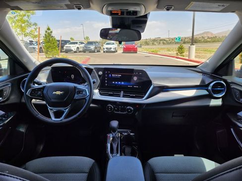 Used 2025 Chevrolet Trax LT w/ Driver Confidence Package FWD image 16