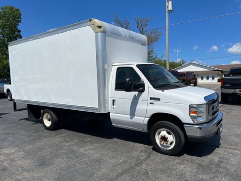 Used 2015 Ford E-350 and Econoline 350 Super Duty image 3