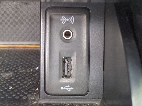 Used 2016 Volkswagen Golf Limited Edition image 22