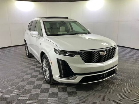 Certified 2023 Cadillac XT6 Premium Luxury image 3
