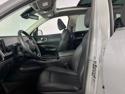 Used 2025 Kia Sorento S w/ Panoramic Sunroof Package image 21