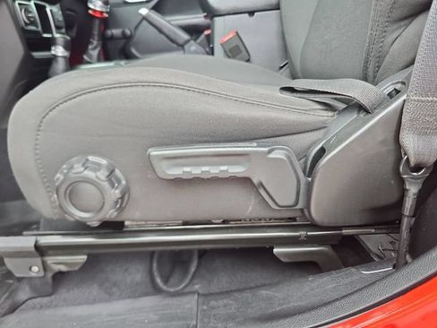 Used 2019 Jeep Wrangler Sport AWD/4WD image 16