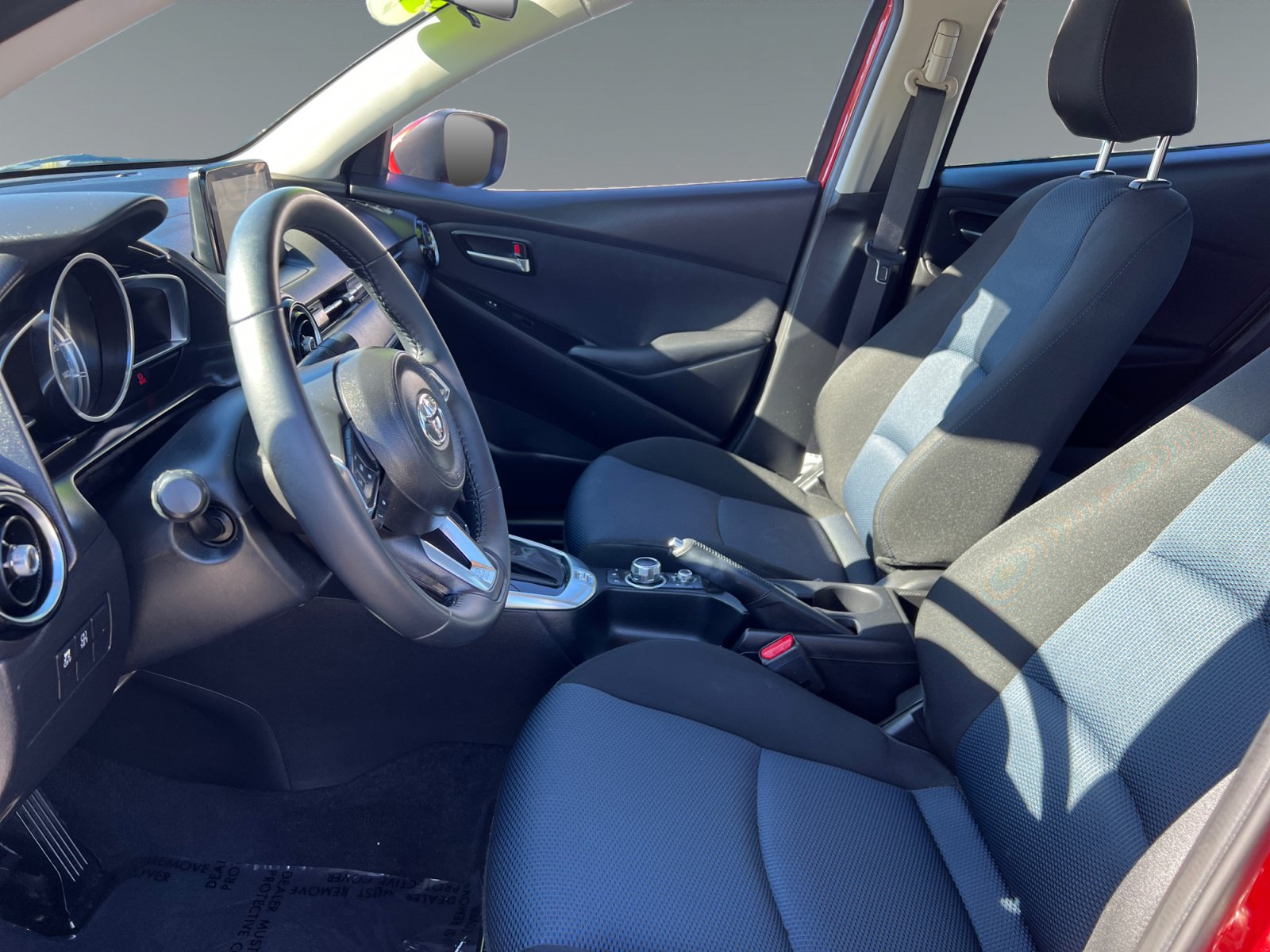 Used 2020 Toyota Yaris L FWD image 9