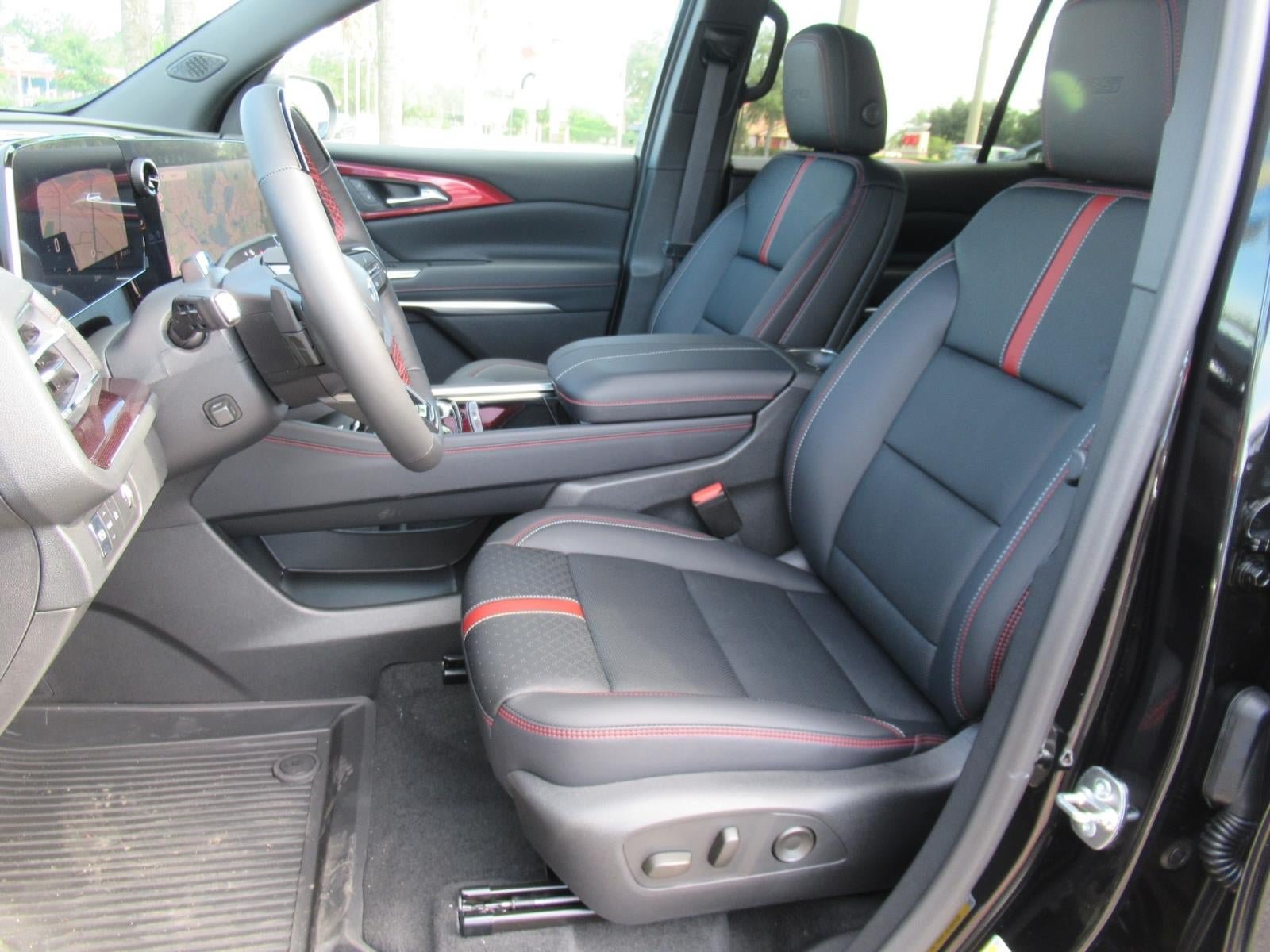 New 2026 Chevrolet Traverse RS w/ LPO, Floor Liner Package FWD image 19