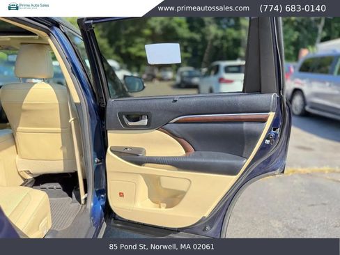 Used 2014 Toyota Highlander Limited Platinum AWD/4WD image 13