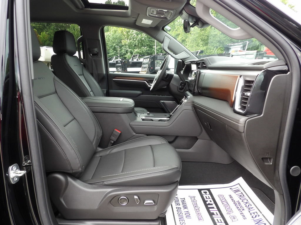 Used 2025 GMC Sierra 3500 Denali w/ Denali Reserve Package AWD/4WD image 49