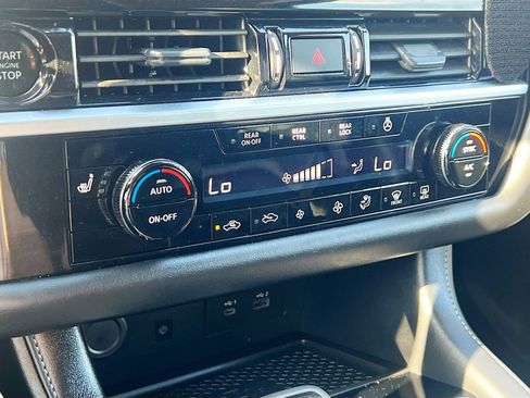 Used 2025 Nissan Pathfinder SL FWD image 16