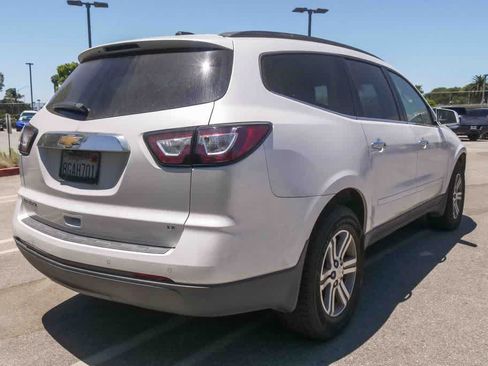 Used 2017 Chevrolet Traverse LT FWD image 9