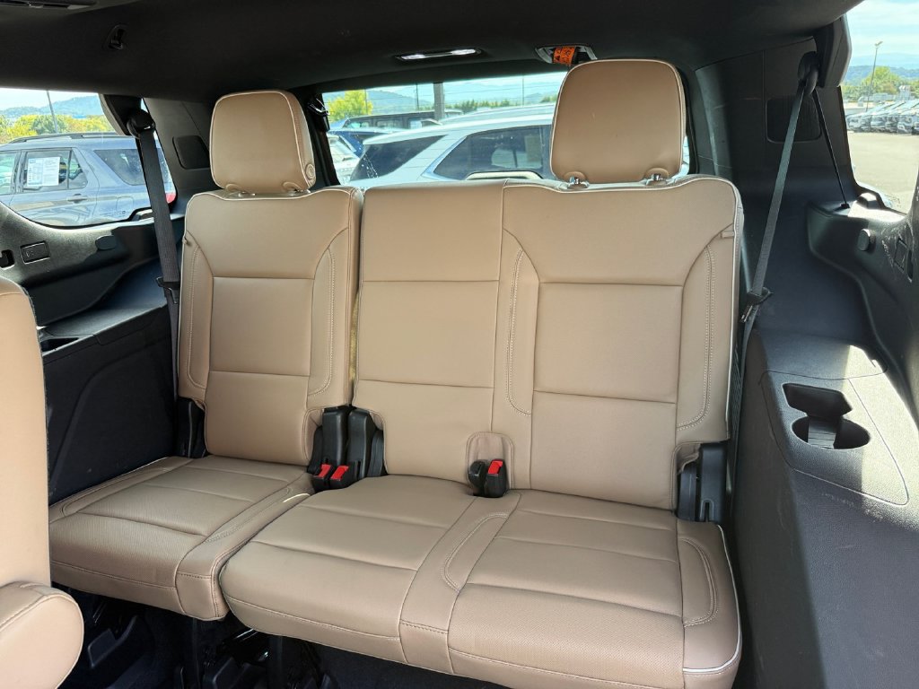 Used 2021 Chevrolet Tahoe Premier w/ Premium Package AWD/4WD image 12