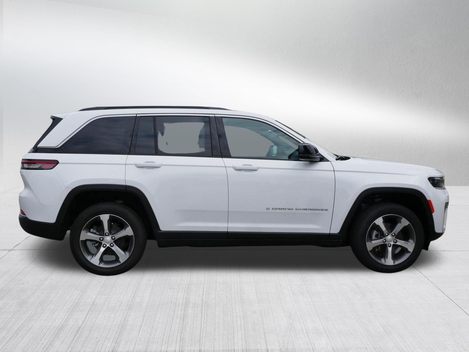 New 2026 Jeep Grand Cherokee Limited w/ Trailer Tow Package AWD/4WD image 8