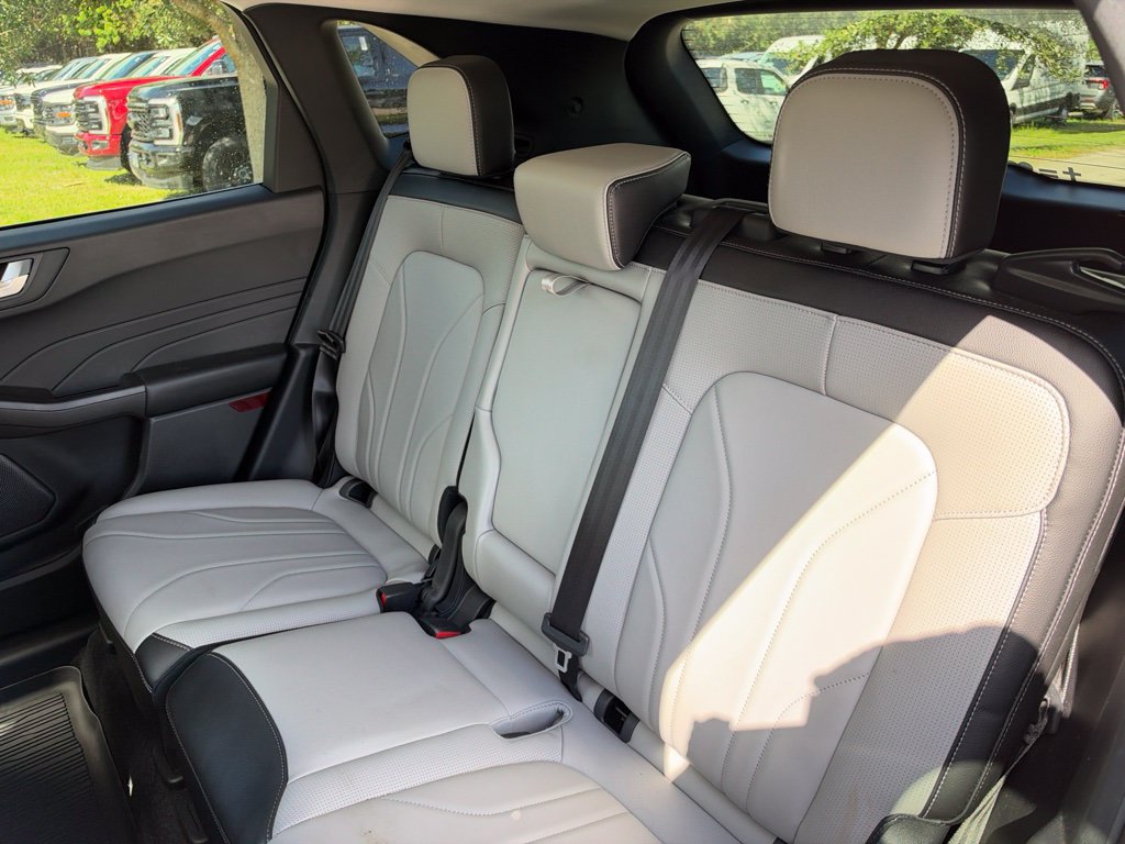 Used 2025 Ford Escape SE w/ PHEV Premium Package FWD image 11