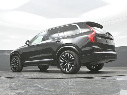 Used 2025 Volvo XC90 B5 Ultra AWD/4WD image 29