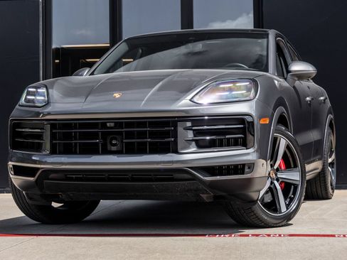 Certified 2025 Porsche Cayenne S AWD/4WD image 1