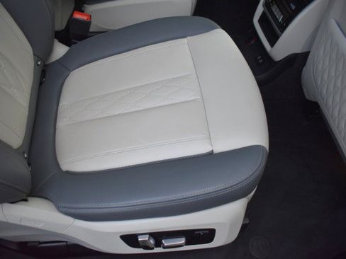 Used 2023 BMW X7 M60i AWD/4WD image 41