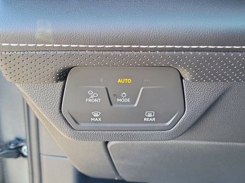 Certified 2024 Volkswagen Atlas SE FWD image 30