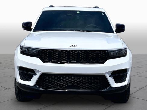 Used 2024 Jeep Grand Cherokee Altitude AWD/4WD image 4