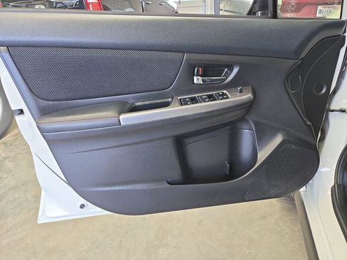 Used 2017 Subaru Crosstrek 2.0i Premium w/ Popular Package #1 AWD/4WD image 12