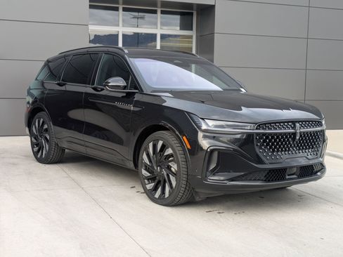 Used 2024 Lincoln Nautilus Reserve w/ Equipment Group 203A image 3