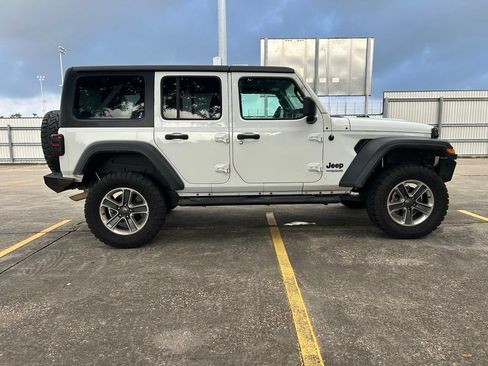 Used 2019 Jeep Wrangler Unlimited Sport AWD/4WD image 9