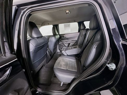 Used 2025 Mitsubishi Outlander SE image 26