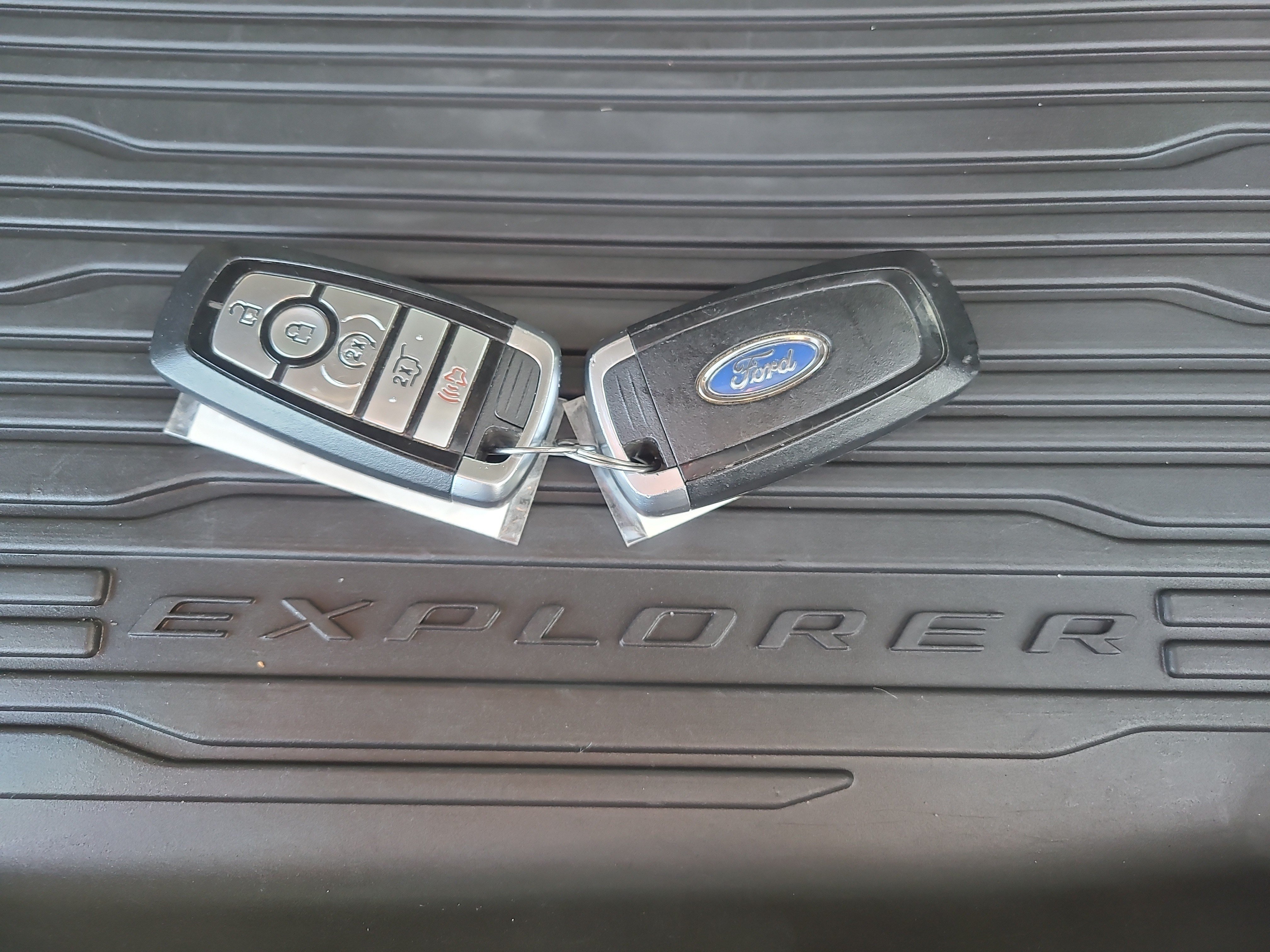 Used 2021 Ford Explorer XLT w/ Equipment Group 202A AWD/4WD image 33