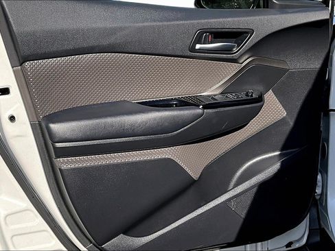 Used 2020 Toyota C-HR Limited FWD image 16