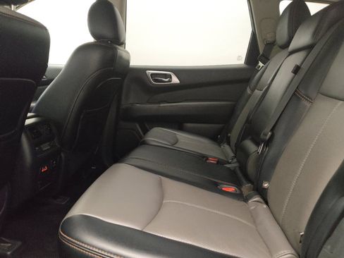 Used 2019 Nissan Pathfinder SL AWD/4WD image 18