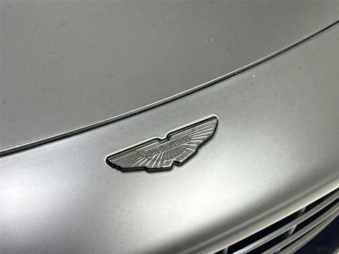 Used 2022 Aston Martin V8 Vantage Roadster image 28